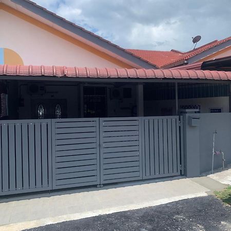 Dania Homestay Pd Port Dickson Exterior photo